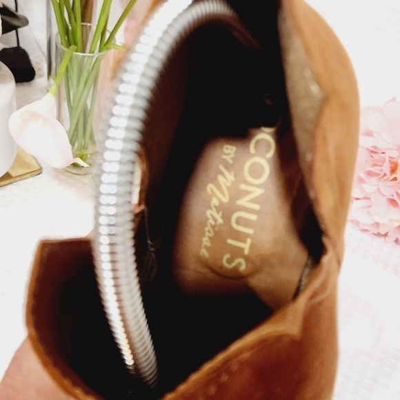 COCONUTS By Matisse Caruso Brown Suede Leather Boots Size 7.5M - Picture 7 of 9